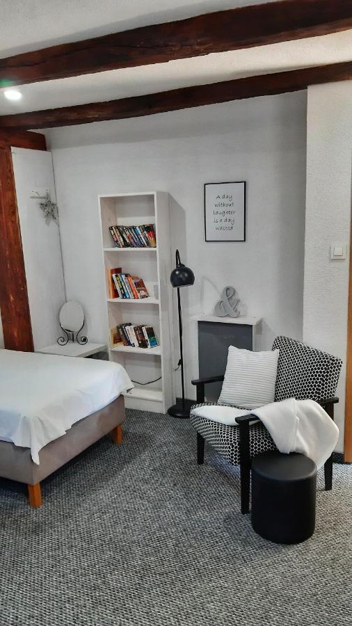 Maksimilian Osijek Bed & Breakfast Exterior photo