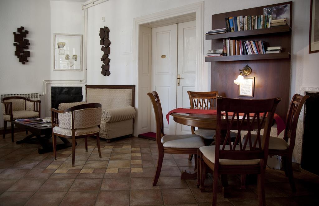Maksimilian Osijek Bed & Breakfast Exterior photo