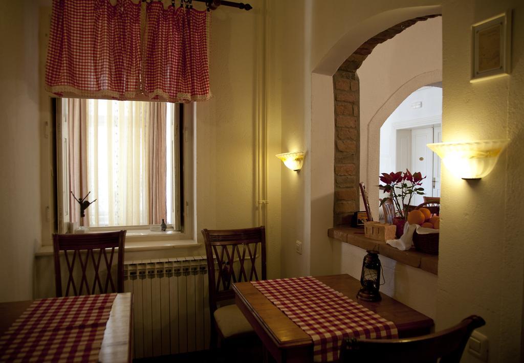 Maksimilian Osijek Bed & Breakfast Exterior photo