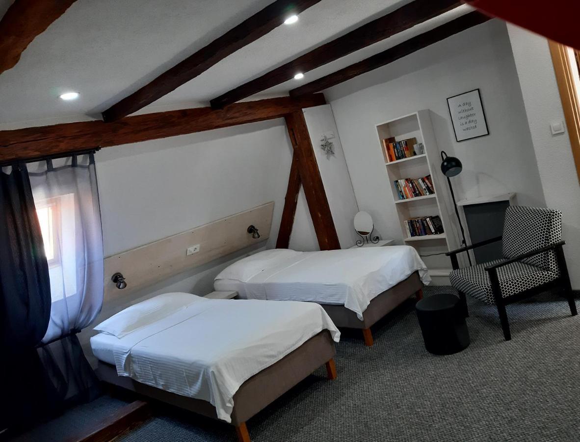Maksimilian Osijek Bed & Breakfast Exterior photo