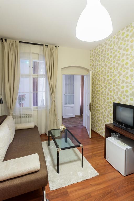 Maksimilian Osijek Bed & Breakfast Exterior photo