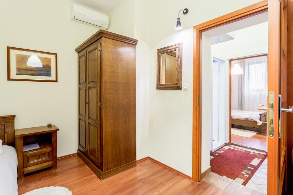 Maksimilian Osijek Bed & Breakfast Exterior photo