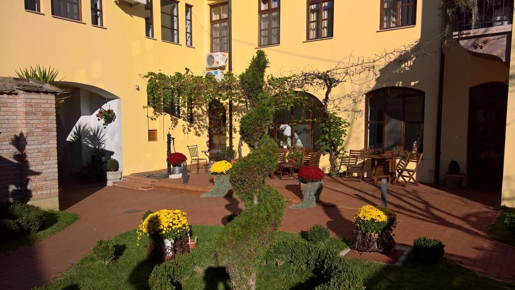 Maksimilian Osijek Bed & Breakfast Exterior photo