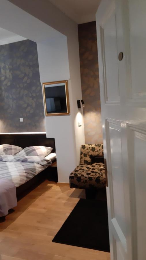 Maksimilian Osijek Bed & Breakfast Exterior photo